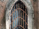 Angoli di Savona, finestra antica ecclesiale via Famagosta