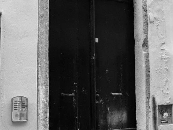 Le foto di Biagio Giordano, “Savona: centro storico oggi in bianco e nero”
